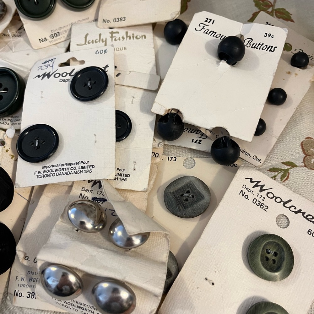 5/$25..Lot of Vintage Button Cards - Picture 2 of 4